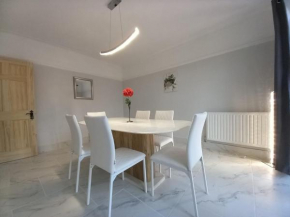 Peaceful Home in Surbiton, Surrey, Greater London- Free parking, Surbiton